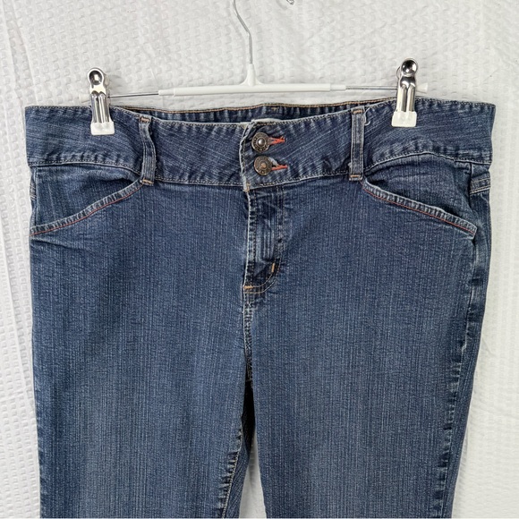 Vintage Old Navy Medium Wash Y2K Flared Low Rise Denim Jeans, Size 14 Stretch - Picture 10 of 12